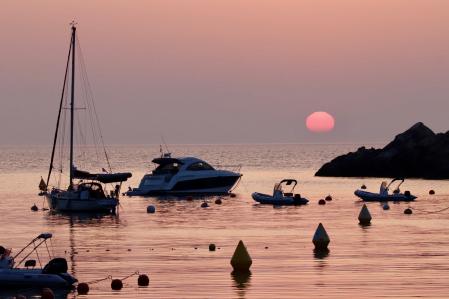 Amanecer en la Cala Sa Tuna.