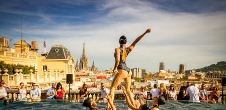 En el Ohla Barcelona se organiza una demostración de natación sincronizada