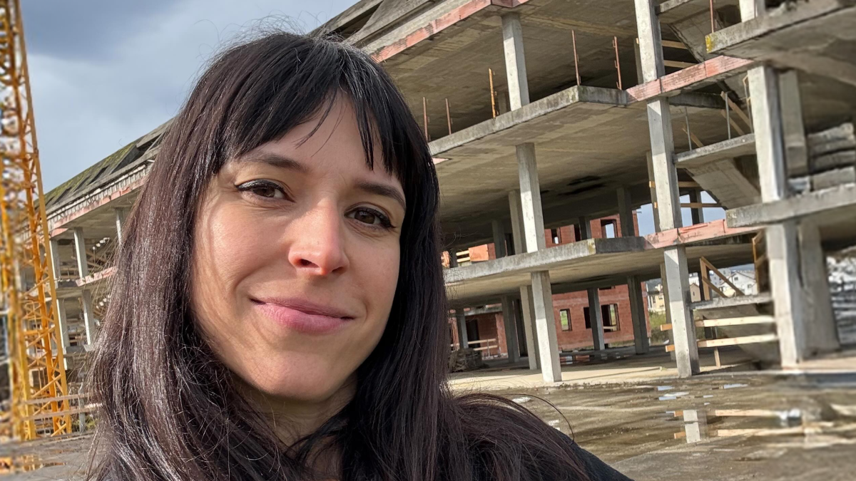 Emma Guillén, arquitecta: “Para escoger una buena mesa de comedor, siempre tendrás que dejar un espacio mínimo de 90 centímetros entre el borde y las paredes o muebles”