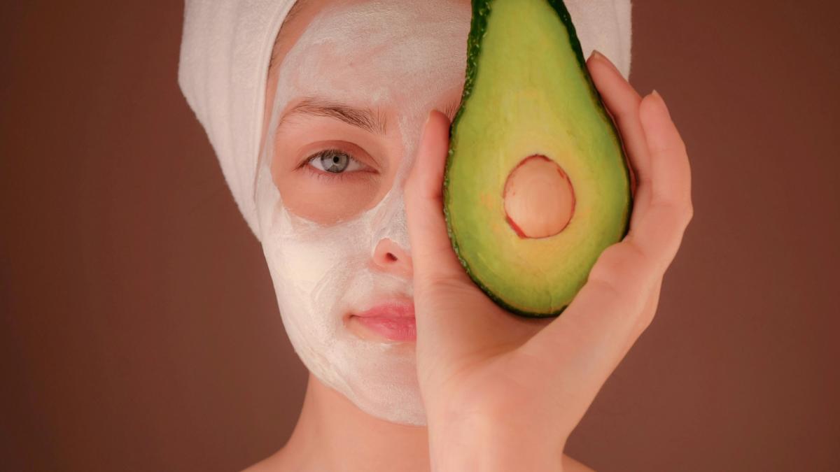 Cristina Segura, experta en salud hormonal y nutrición: “Las cremas de los supermercados están llenas de tóxicos, fragancias y disruptores endocrinos”